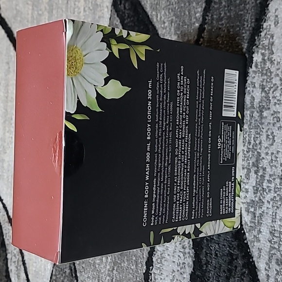 STUDIO SELECTION CHAMOMILE SCENTED BODY WASH & LOTION GIFT SET - Picture 4 of 7